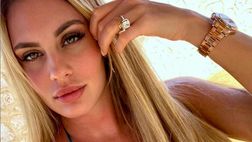 Francesca Brambilla, lo scatto in bikini è hot: web in delirio per le sue forme