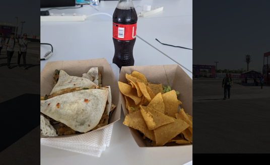Mondiali, la fan zone a Doha: cibo costoso e scadente, 12 £ per una pinta- immagine 2