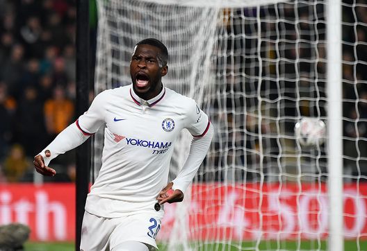  HULL, ENGLAND - JANUARY 25: Fikayo Tomori of Chelsea celebrates after scoring his team's second goal during the FA Cup Fourth Round match between Hull City and Chelsea at KCOM Stadium on January 25, 2020 in Hull, England. (Photo by Clive Mason/Getty Images) 