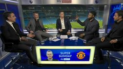 Micah Richards si sganascia dalle risate dopo il derby di Manchester: social furibondi