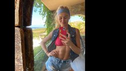 Vacanze in Sardegna per De Ligt: la sua AnneKee ‘indica’ le tre regole dell’estate