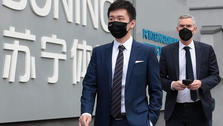 COMO, ITALY - MAY 05: FC Internazionale Milano president Steven Zhang and CEO of FC Internazionale Alessandro Antonello arrive prior to the FC Internazionale training session at the club's training ground Suning Training Center in memory of Angelo Moratti on May 05, 2021 in Como, Italy. (Photo by Emilio Andreoli - Inter/Getty Images) International Business Times, Fondo PIF vicino ad acquistare l’Inter - immagine 1