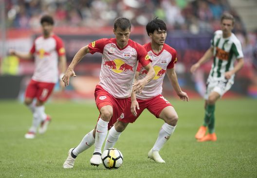 SALZBURG, AUSTRIA - MAY 20: Stefan Lainer (L) and Takumi Minamino (R) both of Salzburg run with the ball during the tipico Bundesliga match between RB Salzburg and SV Mattersburg at Red Bull Arena on May 20, 2018 in Salzburg, Austria. (Photo by Andreas Schaad/Bongarts/Getty Images) 