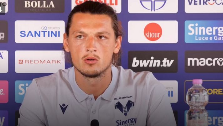 Djuric si presenta: “Il Verona mi ha voluto e ho deciso subito, sono un lottatore e non mollo mai” Djuric si presenta: “Il Verona mi ha voluto e ho deciso subito, sono un lottatore e non mollo mai” - immagine 1