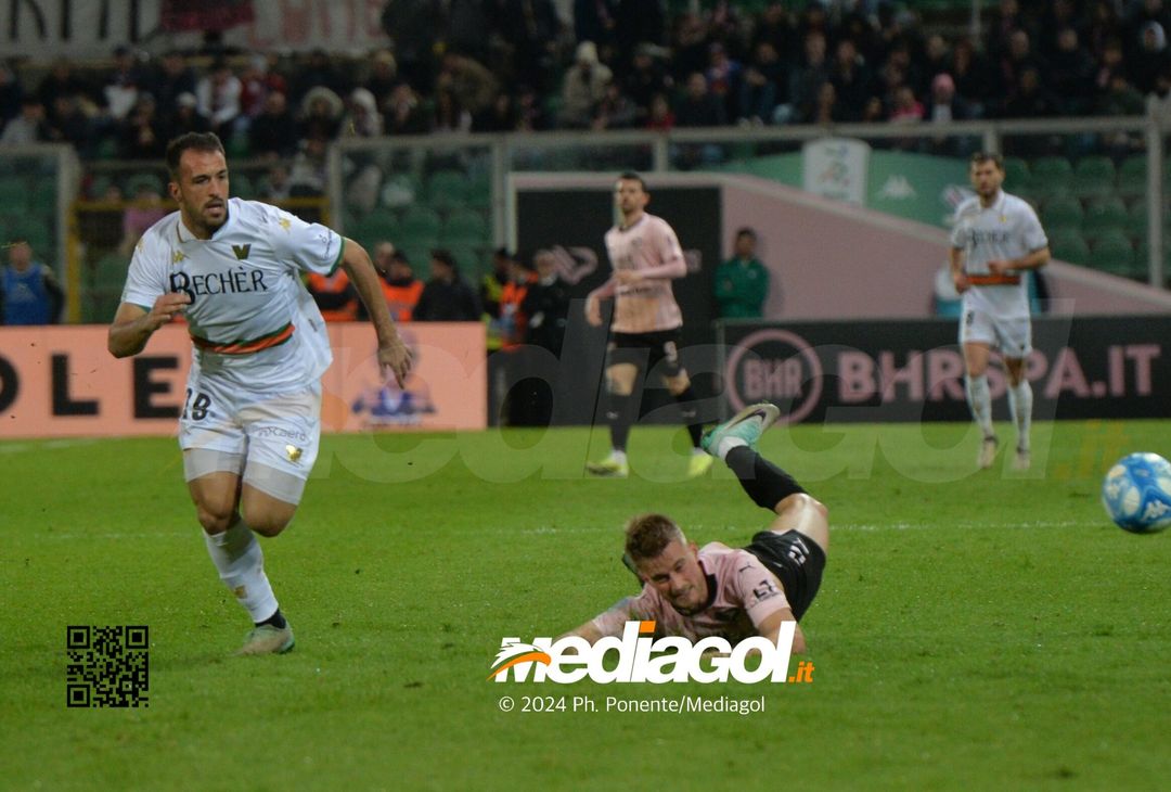 FOTO Palermo-Venezia 0-3, 30ª giornata Serie B 2023-2024 (GALLERY) - immagine 49