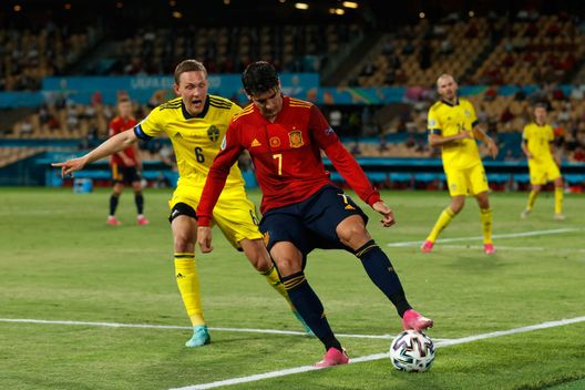 SEVILLE, SPAIN - JUNE 14: Alvaro Morata of Spain fails to keep the ball in play as he is closed down by Ludwig Augustinsson of Sweden during the UEFA Euro 2020 Championship Group E match between Spain and Sweden at the La Cartuja Stadium on June 14, 2021 in Seville, Spain. (Photo by Marcelo Del Pozo - Pool/Getty Images) SEVILLE, SPAIN - JUNE 14: Alvaro Morata of Spain fails to keep the ball in play as he is closed down by Ludwig Augustinsson of Sweden during the UEFA Euro 2020 Championship Group E match between Spain and Sweden at the La Cartuja Stadium on June 14, 2021 in Seville, Spain. (Photo by Marcelo Del Pozo - Pool/Getty Images)