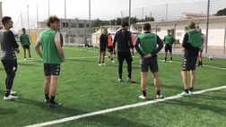 VIDEO Palermo, torello e sorrisi per i rosanero: inizia la seduta mattutina