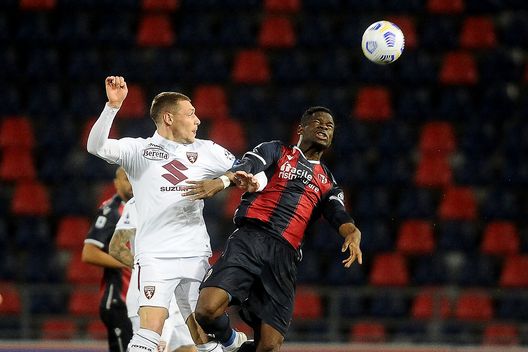 BOLOGNA, ITALY - APRIL 21: Adama Soumaoro of Bologna FC wins a header during the Serie A match between Bologna FC and Torino FC at Stadio Renato Dall'Ara on April 21, 2021 in Bologna, Italy. (Photo by Mario Carlini / Iguana Press/Getty Images) BOLOGNA, ITALY - APRIL 21: Adama Soumaoro of Bologna FC wins a header during the Serie A match between Bologna FC and Torino FC at Stadio Renato Dall'Ara on April 21, 2021 in Bologna, Italy. (Photo by Mario Carlini / Iguana Press/Getty Images)