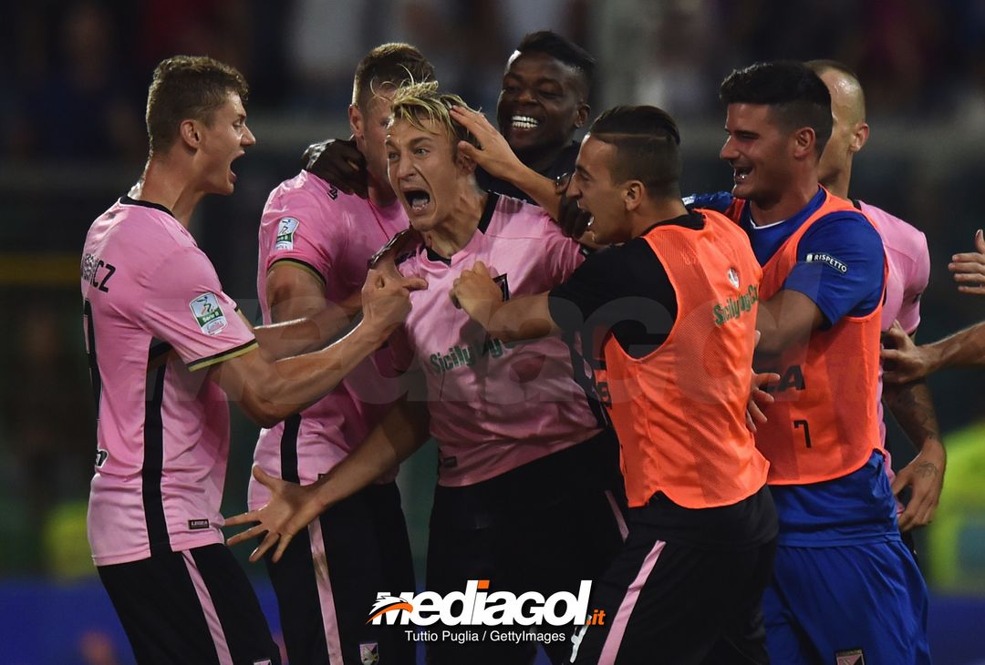  PALERMO, ITALY - JUNE 13:  Antonino La Gumina of Palermo celebrates after scoring the equalizing goal during the serie B playoff match final between US Citta di Palermo and Frosinone Calcio at Stadio Renzo Barbera on June 13, 2018 in Palermo, Italy.  (Photo by Tullio M. Puglia/Getty Images) 