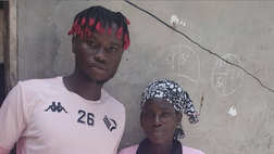 Palermo, Marong torna a casa: il gambiano riabbraccia la mamma e aspetta il rinnovo