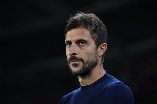 TURIN, ITALY - SEPTEMBER 17: US Sassuolo head coach Alessio Dionisi looks on during the Serie A match between Torino FC and US Sassuolo at Stadio Olimpico di Torino on September 17, 2022 in Turin, Italy. (Photo by Valerio Pennicino/Getty Images) Sassuolo, Dionisi: “Il pari non sarebbe stato ingiusto, ma abbiamo meritato. Adesso andiamo avanti” - immagine 1