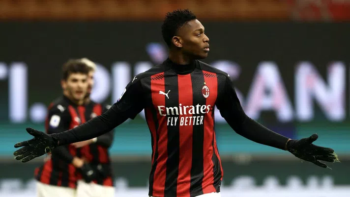 Rafael Leao (attaccante AC Milan) esulta per il suo gol in Milan-Torino (Serie A 2020-2021) | AC Milan News (Getty Images)