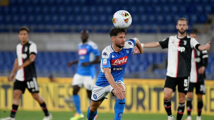 ROME, ITALY - JUNE 17:  Dries Mertens of SSC Napoli heads the ball during the Coppa Italia Final match between Juventus and SSC Napoli winner at Olimpico Stadium on June 17, 2020 in Rome, Italy.  (Photo by Marco Rosi/Getty Images) 