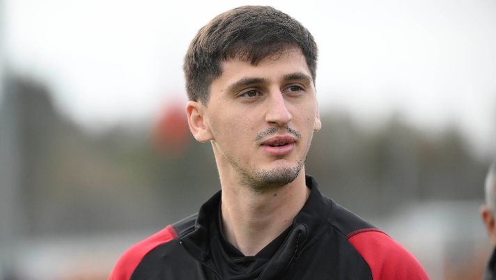 Sky: “Kumbulla lascia la Roma ma resta in Serie A, via libera per le visite” - immagine 1