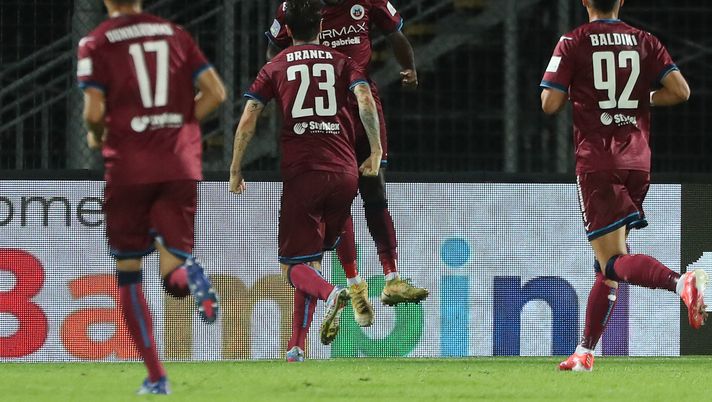 Foto Paola Garbuio/LaPresse
18 settembre 2021 Cittadella (PD) Italia
sport calcio
Cittadella vs Pordenone - Campionato di calcio Serie BKT 2021/2022 - Stadio Tombolato.
Nella foto: Orji Okwonkwo esultanza gol 1-0
Photo Paola Garbuio/LaPresse
September , 18 2021 Cittadella (PD) Italy
sport soccer
Cittadella vs Pordenone - Italian Football Championship League BKT 2021/2022 - - Tombolato stadium.
In the pic:Orji Okwonkwo 's celebration goal 1-0 Foto Paola Garbuio/LaPresse
18 settembre 2021 Cittadella (PD) Italia
sport calcio
Cittadella vs Pordenone - Campionato di calcio Serie BKT 2021/2022 - Stadio Tombolato.
Nella foto: Orji Okwonkwo esultanza gol 1-0
Photo Paola Garbuio/LaPresse
September , 18 2021 Cittadella (PD) Italy
sport soccer
Cittadella vs Pordenone - Italian Football Championship League BKT 2021/2022 - - Tombolato stadium.
In the pic:Orji Okwonkwo 's celebration goal 1-0