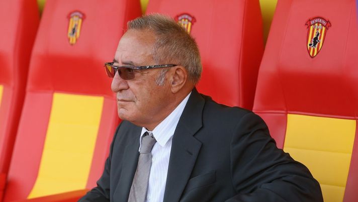 Fabio Lucioni of Benevento competes for the ball with Andrea Belotti of Torino during the Serie A match between Benevento Calcio and Torino FC at Stadio Ciro Vigorito on September 10, 2017 in Benevento, Italy. 