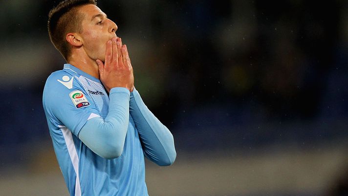 ROME, ITALY - SEPTEMBER 23:  Sergej Milinkovic-Savic of SS Lazio reacts during the Serie A match between SS Lazio and Genoa CFC at Stadio Olimpico on September 23, 2015 in Rome, Italy.  (Photo by Paolo Bruno/Getty Images)  Lazio, sorpresa Milinkovic: da Lulic a Keita, cambia tutto in formazione! E de Vrij… - immagine 1