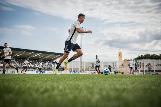 Cristiano Ronaldo si allena con la Juventus. Cristiano Ronaldo si allena con la Juventus.