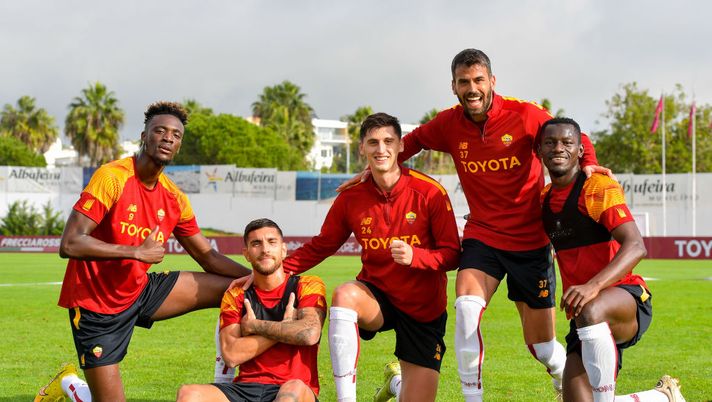 Roma, Pellegrini torna in gruppo e scherza: “Dopo il terribile infortunio…” - immagine 1