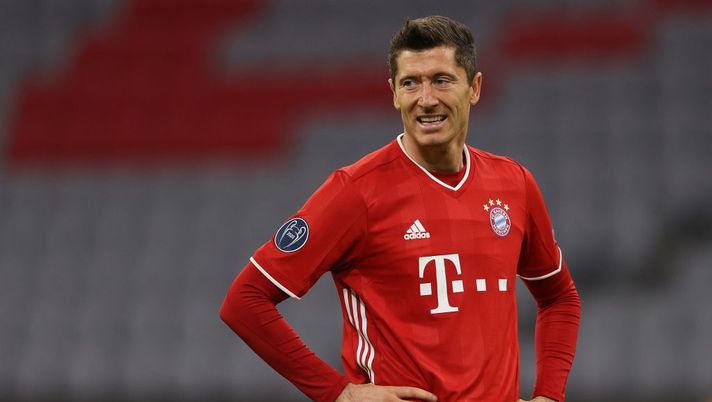 MUNICH, GERMANY - OCTOBER 21: Robert Lewandowski of FC Bayern München looks on during the UEFA Champions League Group A stage match between FC Bayern Muenchen and Atletico Madrid at Allianz Arena on October 21, 2020 in Munich, Germany. (Photo by Alexander Hassenstein/Getty Images) MUNICH, GERMANY - OCTOBER 21: Robert Lewandowski of FC Bayern München looks on during the UEFA Champions League Group A stage match between FC Bayern Muenchen and Atletico Madrid at Allianz Arena on October 21, 2020 in Munich, Germany. (Photo by Alexander Hassenstein/Getty Images)
