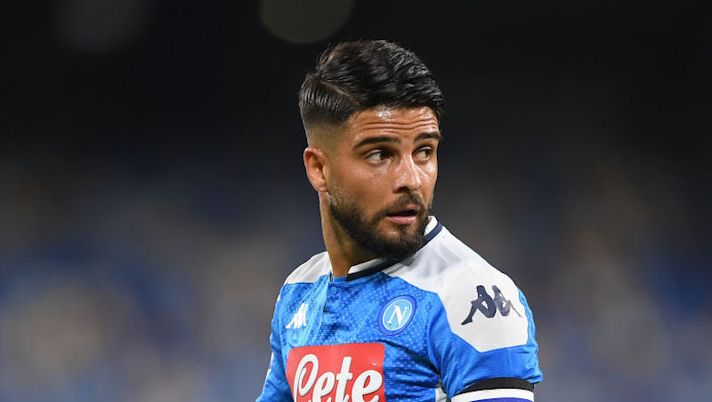 NAPLES, ITALY - SEPTEMBER 25: Lorenzo Insigne of SSC Napoli during the Serie A match between SSC Napoli and Cagliari Calcio at Stadio San Paolo on September 25, 2019 in Naples, Italy. (Photo by Francesco Pecoraro/Getty Images) Napoli, Insigne lascia il campo dolorante: subito ghiaccio sul gomito - immagine 1