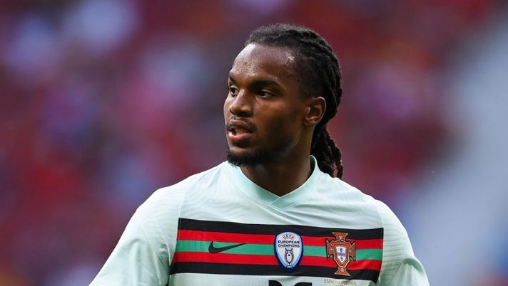 MADRID, SPAIN - JUNE 04: Renato Sanches of Portugal looks on during the international friendly match between Spain and Portugal at Wanda Metropolitano stadium on June 04, 2021 in Madrid, Spain. (Photo by David Ramos/Getty Images) Di Marzio: “Milan, da De Ketelaere a Sanches: ecco i nomi per centrocampo e trequarti” - immagine 1