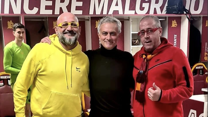 Mourinho e i talismani della Roma: “Foto se vinciamo?”. Poi l’invito a fine partita - immagine 1