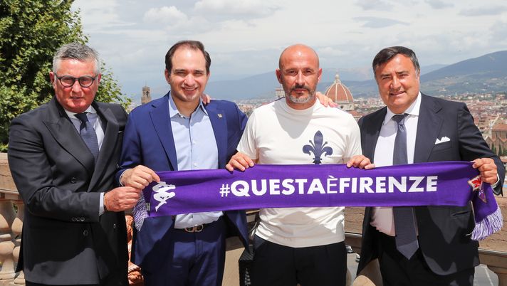 GERMOGLI PH 15 LUGLIO 2021 FIRENZE PIAZZALE MICHELANGELO LA LOGGIA PRESENTAZIONE DEL NUOVO ALLENATORE DELLA FIORENTINA VINCENZO ITALIANO NELLA FOTO DA SX PRADE COMMISSO ITALIANO E BARONE 