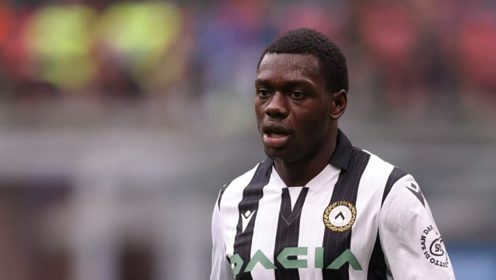 MILAN, ITALY - OCTOBER 31: Jean-Victor Makengo of Udinese Calcio during the Serie A match between FC Internazionale and Udinese Calcio at Stadio Giuseppe Meazza on October 31, 2021 in Milan, Italy. (Photo by Jonathan Moscrop/Getty Images) Udinese, non solo Pereyra: Gazzetta svela altri cinque indisponibili per la Fiorentina - immagine 1