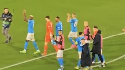 I calciatori sotto la Curva B, i tifosi li elogiano: “Vi vogliamo così”