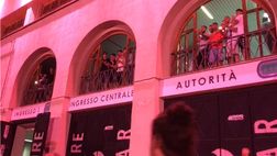 VIDEO Palermo-Padova, i giocatori rosanero si affacciano davanti ai propri tifosi