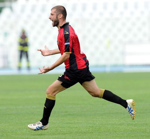 PESCARA, ITALY - SEPTEMBER 29: Carlo Mammarella of Lanciano celebrates after scoring the opening goal during the Serie B match between SS Virtus Lanciano and Modena FC at Adriatico Stadium on September 29, 2012 in Pescara, Italy. (Photo by Giuseppe Bellini/Getty Images) PESCARA, ITALY - SEPTEMBER 29: Carlo Mammarella of Lanciano celebrates after scoring the opening goal during the Serie B match between SS Virtus Lanciano and Modena FC at Adriatico Stadium on September 29, 2012 in Pescara, Italy. (Photo by Giuseppe Bellini/Getty Images)