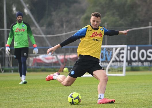 NAPLES, ITALY - DECEMBER 29: Amir Rrahmani of Napoli during a SSC Napoli training session on December 29, 2022 in Naples, Italy. (Photo by SSC NAPOLI/SSC NAPOLI via Getty Images) inter napoli rrahmani