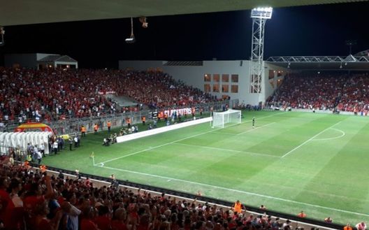 Stadio attonito per l'accaduto al 38enne super tifoso del Nimes 