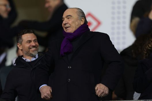 FLORENCE, ITALY - FEBRUARY 05: Rocco Commisso president of ACF Fiorentina during the Serie A match between ACF Fiorentina and Bologna FC at Stadio Artemio Franchi on February 5, 2023 in Florence, Italy. (Photo by Gabriele Maltinti/Getty Images) Serie A, 10 anni di perdite: Fiorentina tra le più colpite, ma che differenza!- immagine 2