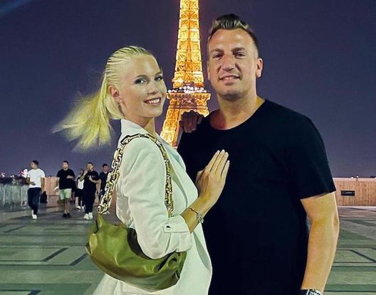 La fidanzata di Maxi Lopez a Parigi (per la crisi di Wanda) lancia un sondaggio sospetto - immagine 1