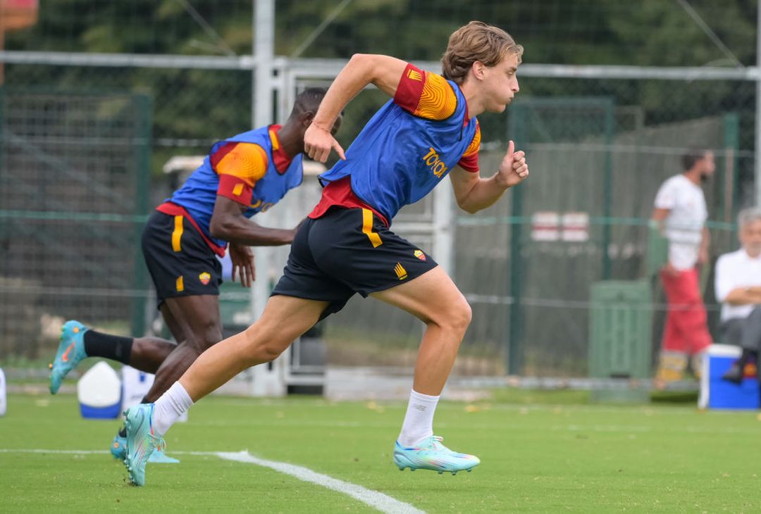 La Roma torna ad allenarsi a Trigoria dopo il match con il Betis – FOTO GALLERY - immagine 20