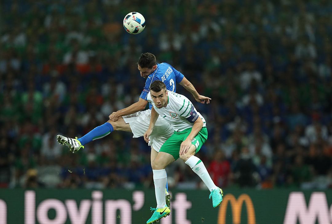  LILLE, FRANCE - JUNE 22:  Mattia De Sciglio of Italy vies with Séamus Coleman of Republic of Ireland during the UEFA EURO 2016 Group E match between Italy and Republic of Ireland at Stade Pierre-Mauroy on June 22, 2016 in Lille, France. (Photo by Ian MacNicol/Getty Images) 