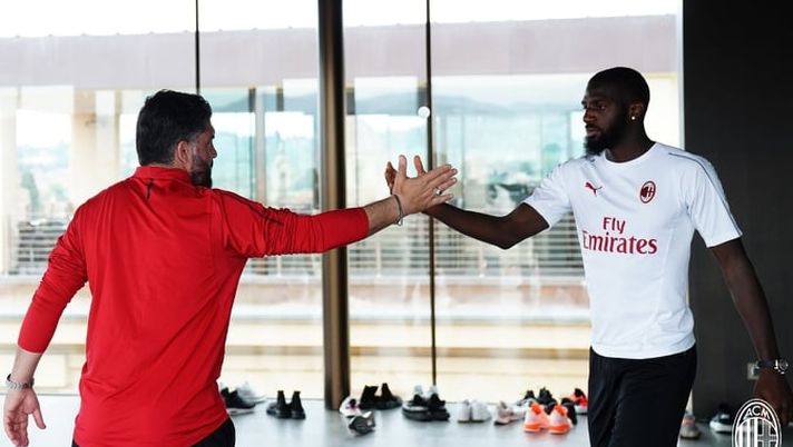 Gattuso e Bakayoko si stringono la mano (credits: acmilan.com) Gattuso e Bakayoko si stringono la mano (credits: acmilan.com)