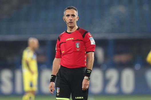 EMPOLI, ITALY - NOVEMBER 08: Gianluca Aureliano referee during the Serie B match between Empoli FC and Pescara at Stadio Carlo Castellani on November 8, 2019 in Empoli, Italy. (Photo by Gabriele Maltinti/Getty Images) EMPOLI, ITALY - NOVEMBER 08: Gianluca Aureliano referee during the Serie B match between Empoli FC and Pescara at Stadio Carlo Castellani on November 8, 2019 in Empoli, Italy. (Photo by Gabriele Maltinti/Getty Images)