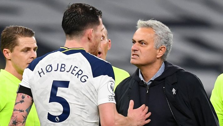 Mourinho vuole un centrocampo nuovo per la Roma: il sogno è Hojbjerg - immagine 1