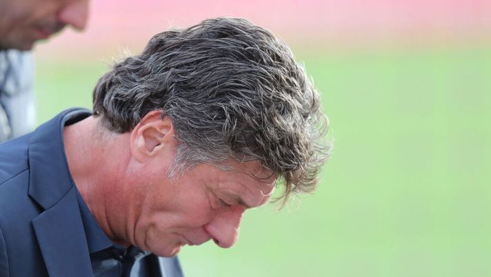FLORENCE, ITALY - OCTOBER 24: Walter Mazzari manager of Cagliari Calcio reacts during the Serie A match between ACF Fiorentina and Cagliari Calcio at Stadio Artemio Franchi on October 24, 2021 in Florence, Italy. (Photo by Gabriele Maltinti/Getty Images) Mazzarri: “Strootman e non solo: infortuni, piove sul bagnato. E Pavoletti…” - immagine 1