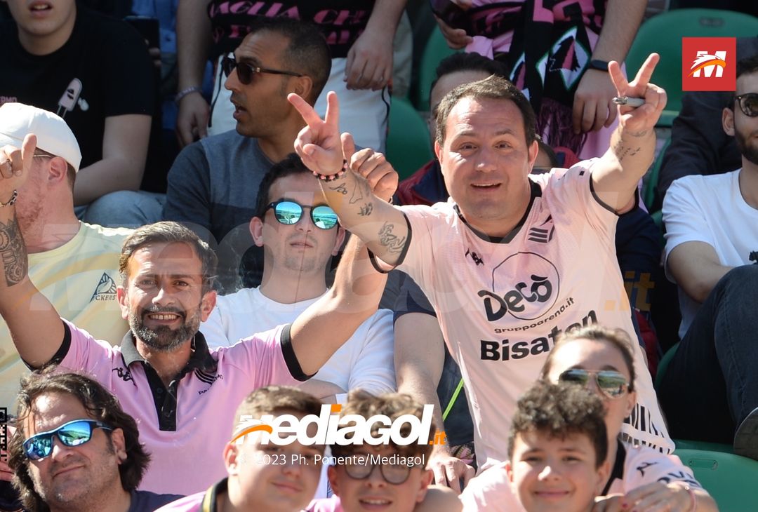 FOTOTIFO Palermo-Spal 2-1, gli scatti ai tifosi al “Renzo Barbera” (GALLERY)- immagine 1