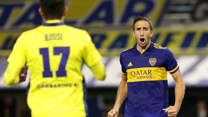 BUENOS AIRES, ARGENTINA - MAY 16: Carlos Izquierdoz of Boca Juniors celebrates with goalkeeper Agustín Rossi after scoring a goal during a penalty shoot out as part of a quarter final match of Copa De La Liga Profesinal 2021 beteween Boca Juniors and River Plate at Estadio Alberto J. Armando on May 16, 2021 in Buenos Aires, Argentina. (Photo by Daniel Jayo - Pool/Getty Images) BUENOS AIRES, ARGENTINA - MAY 16: Carlos Izquierdoz of Boca Juniors celebrates with goalkeeper Agustín Rossi after scoring a goal during a penalty shoot out as part of a quarter final match of Copa De La Liga Profesinal 2021 beteween Boca Juniors and River Plate at Estadio Alberto J. Armando on May 16, 2021 in Buenos Aires, Argentina. (Photo by Daniel Jayo - Pool/Getty Images)