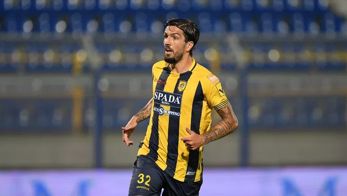 CASTELLAMMARE DI STABIA, ITALY - JUNE 26: Francesco Forte of SS Juve Stabia during the serie B match between SS Juve Stabia and AS Livorno Romeo Menti Stadium on June 26, 2020 in Castellammare di Stabia, Italy. (Photo by Francesco Pecoraro/Getty Images for Lega Serie B)