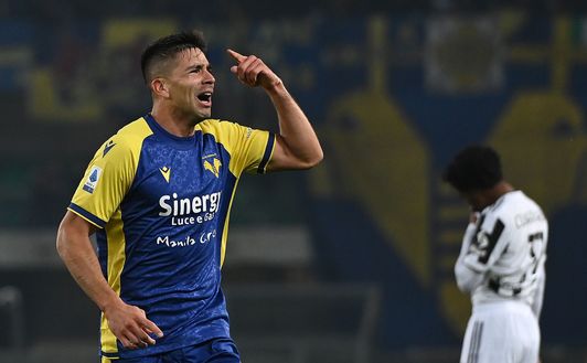 VERONA, ITALY - OCTOBER 30: Giovanni Simeone of Hellas Verona celebrates after scoring his team second goal during the Serie A match between Hellas and Juventus at Stadio Marcantonio Bentegodi on October 30, 2021 in Verona, Italy. (Photo by Alessandro Sabattini/Getty Images) VERONA, ITALY - OCTOBER 30: Giovanni Simeone of Hellas Verona celebrates after scoring his team second goal during the Serie A match between Hellas and Juventus at Stadio Marcantonio Bentegodi on October 30, 2021 in Verona, Italy. (Photo by Alessandro Sabattini/Getty Images)