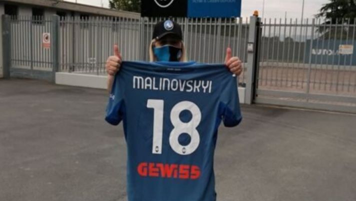 Atalanta, Malinovskyi fa felice Laura: maglia in regalo alla supertifosa 