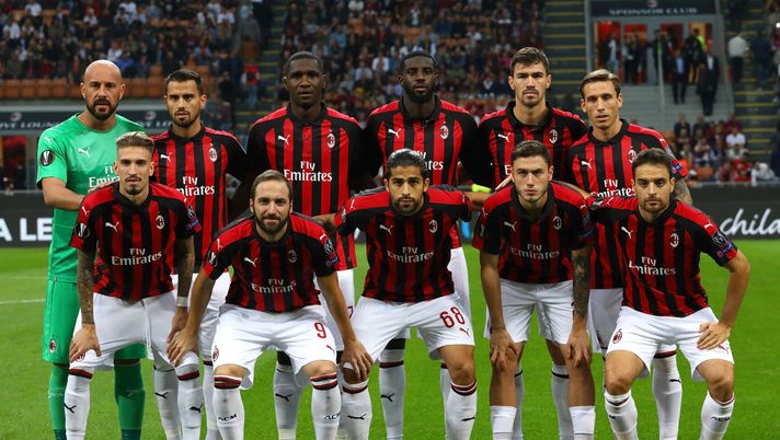 Il Milan schierato per una foto