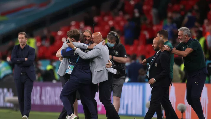 Bistazzoni: “L’abbraccio col Mancio simbolo del coraggio e della lotta di Vialli” - immagine 1