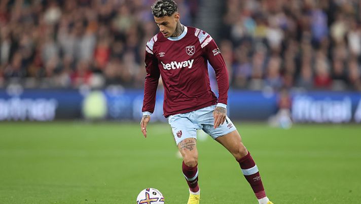 LONDON, ENGLAND - OCTOBER 24: Gianluca Scamacca of West Ham in actionduring the Premier League match between West Ham United and AFC Bournemouth at London Stadium on October 24, 2022 in London, England. (Photo by Julian Finney/Getty Images) SCAMACCA LONDON DERBY